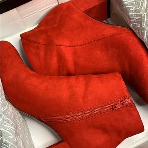 SIZE 8 RED BOOTS